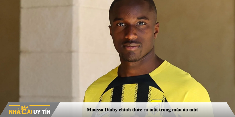Moussa Diaby chính thức ra mắt trong màu áo mới